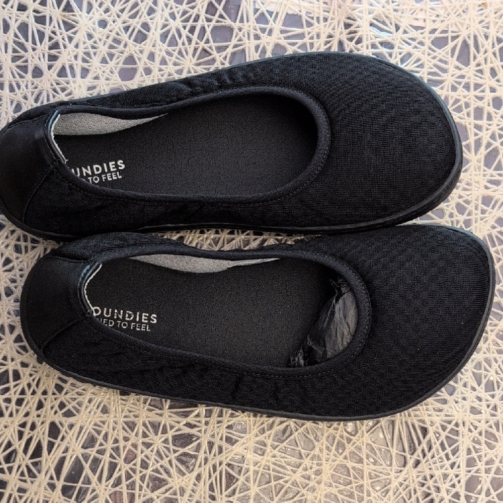 Groundies Black Textured Flats for Everyday Comfort
